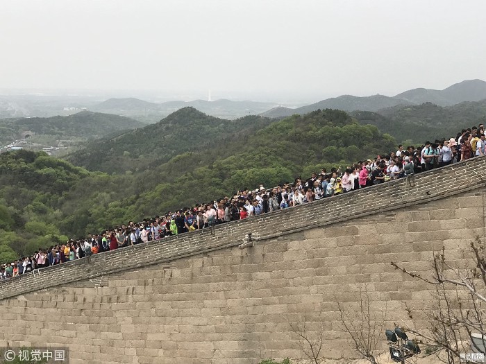 Vỡ trận các địa điểm du lịch tại Trung Quốc trong 3 ngày nghỉ lễ, đâu đâu cũng chỉ thấy người với người